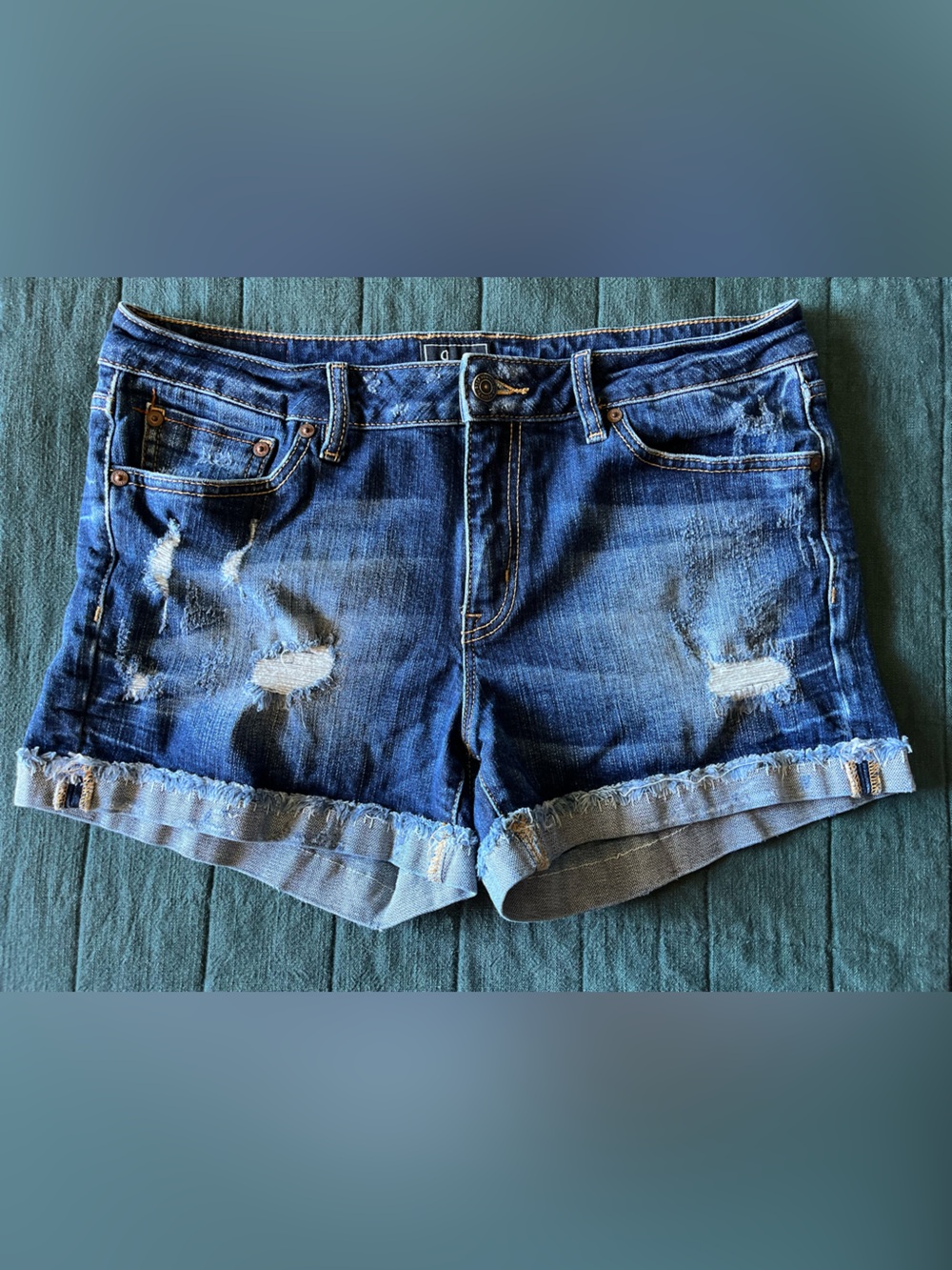 Remix by Rock Revival Distressed Denim Women’s Shorts - size 31